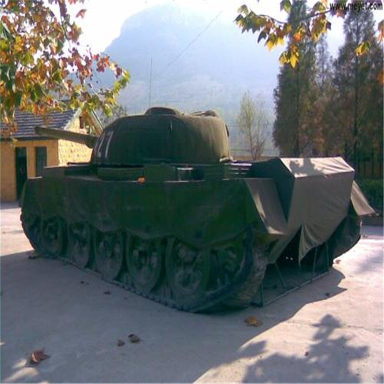 城中大型充气坦克